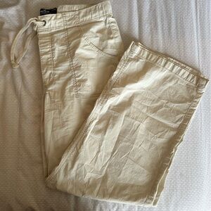 Hollister Adjustable Rise Drawstring Baggy Cargo Pants
In Cream
